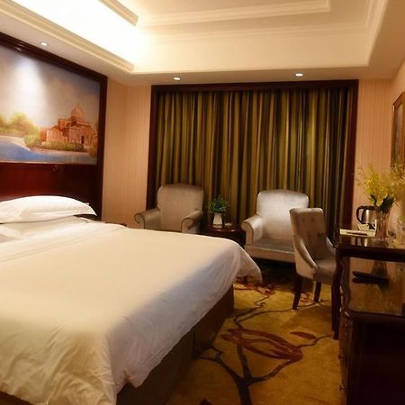 Vienna Hotel Loudi Chunyuan Pedestrian Street Екстер'єр фото