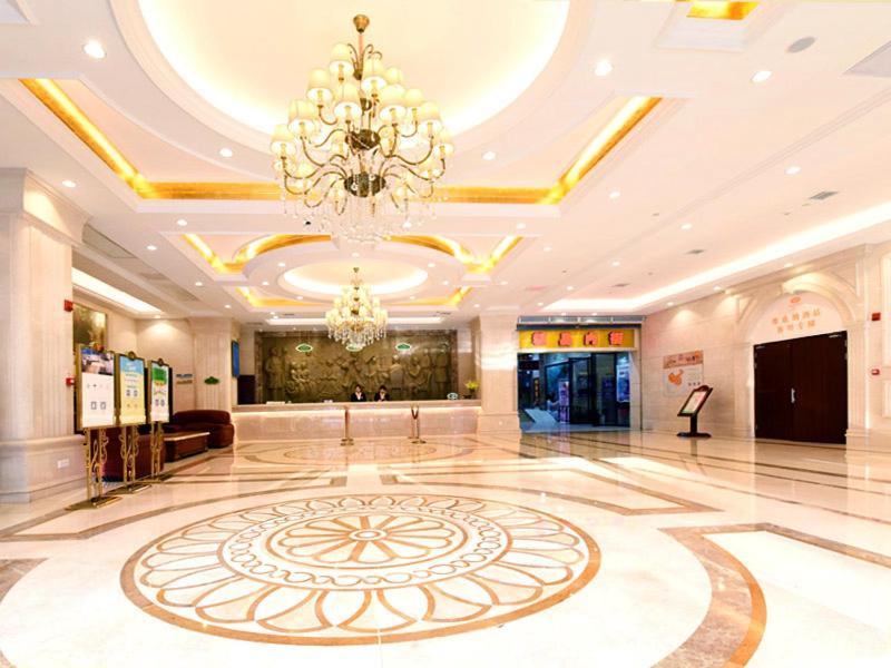Vienna Hotel Loudi Chunyuan Pedestrian Street Екстер'єр фото