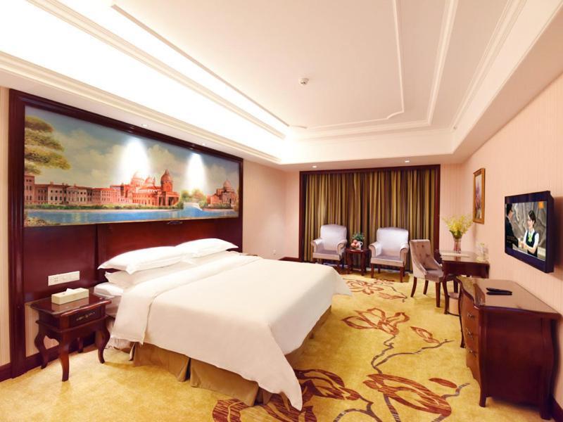 Vienna Hotel Loudi Chunyuan Pedestrian Street Екстер'єр фото