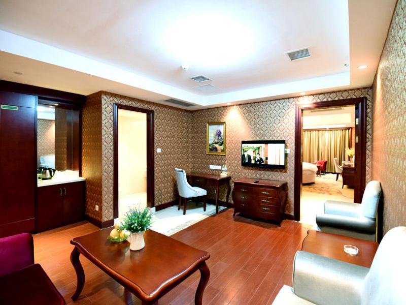 Vienna Hotel Loudi Chunyuan Pedestrian Street Екстер'єр фото