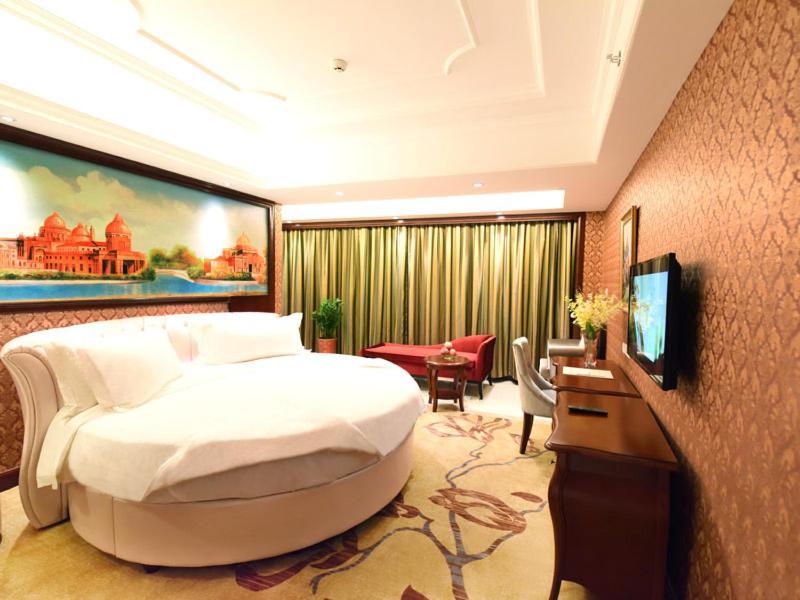 Vienna Hotel Loudi Chunyuan Pedestrian Street Екстер'єр фото