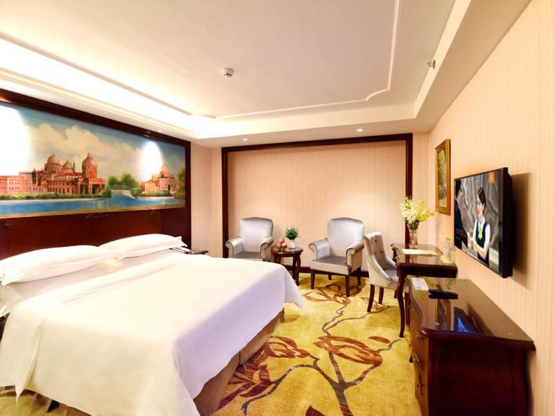 Vienna Hotel Loudi Chunyuan Pedestrian Street Екстер'єр фото
